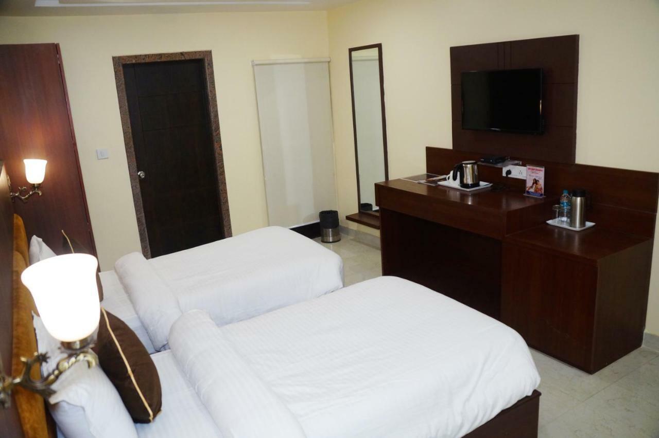 Hotel Shivoy Grand Varanasi Exterior foto