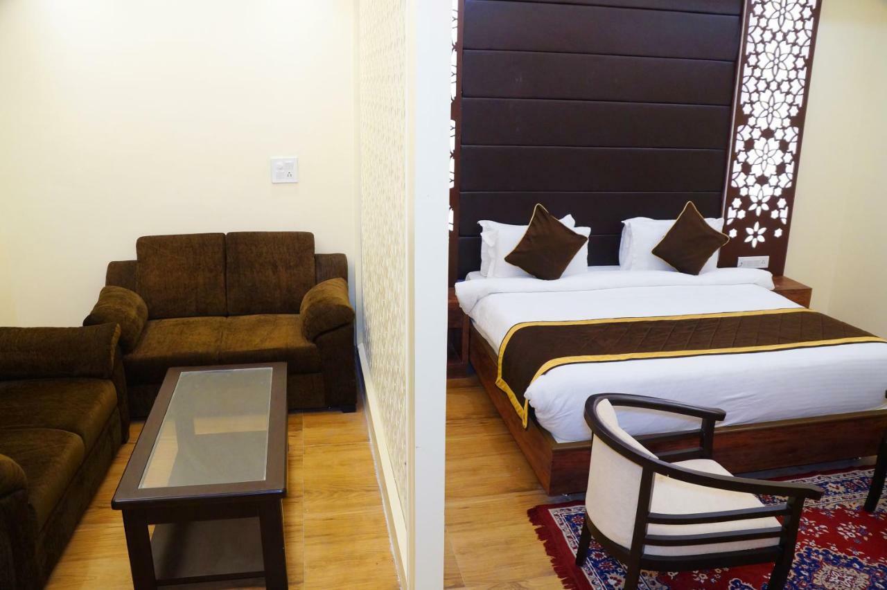Hotel Shivoy Grand Varanasi Exterior foto